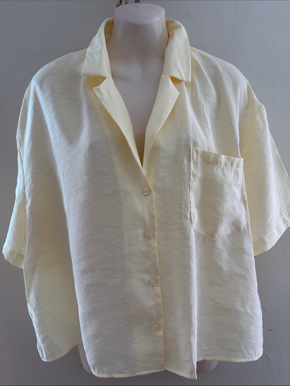Zara Pale Yellow Short-Sleeve Button Front Blouse. Modal